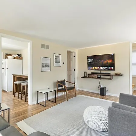 Villa Perfect Location Walk To Msu Campus High End Mattresses Fast Wi-Fi